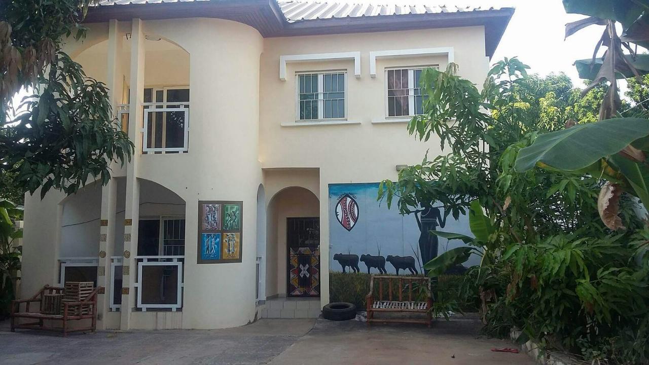Sarawally Guesthouse Ampaya 외부 사진